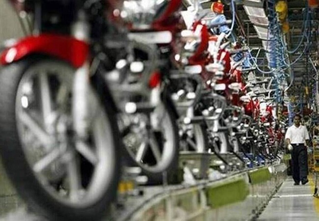 FADA asks 2-wheeler manufacturers to curb production as inventory piles up with dealers