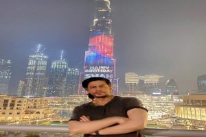On 55th birthday SRK poses at Burj Khalifa, says ‘Nice to see myself on the biggest, tallest screen in the world’