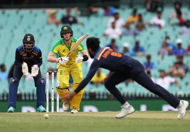 Ind vs Aus: Steve Smith, Glenn Maxwell power Australia to 389/4