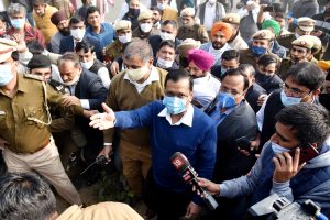 Arvind Kejriwal visits Singhu border, reviews arrangements for protesting farmers; See Pics