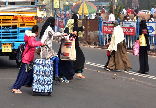 West Bengal, Dec 08 (ANI): Passengers crossing the road as fewer means of transport are available during the nationwide strike called by Farmers' Unions in Kolkata on Tuesday.