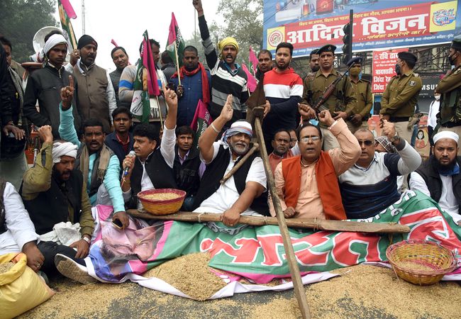 Bihar, Dec 08 (ANI): Jan Adhikar Party chief Pappu Yadav along with parties' supporters demonstrate in support of the nationwide strike called by Farmers' Unions in Patna on Tuesday. (ANI Photo)