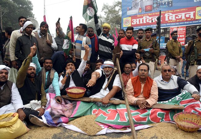 Bihar, Dec 08 (ANI): Jan Adhikar Party chief Pappu Yadav along with parties' supporters demonstrate in support of the nationwide strike called by Farmers' Unions in Patna on Tuesday. (ANI Photo)