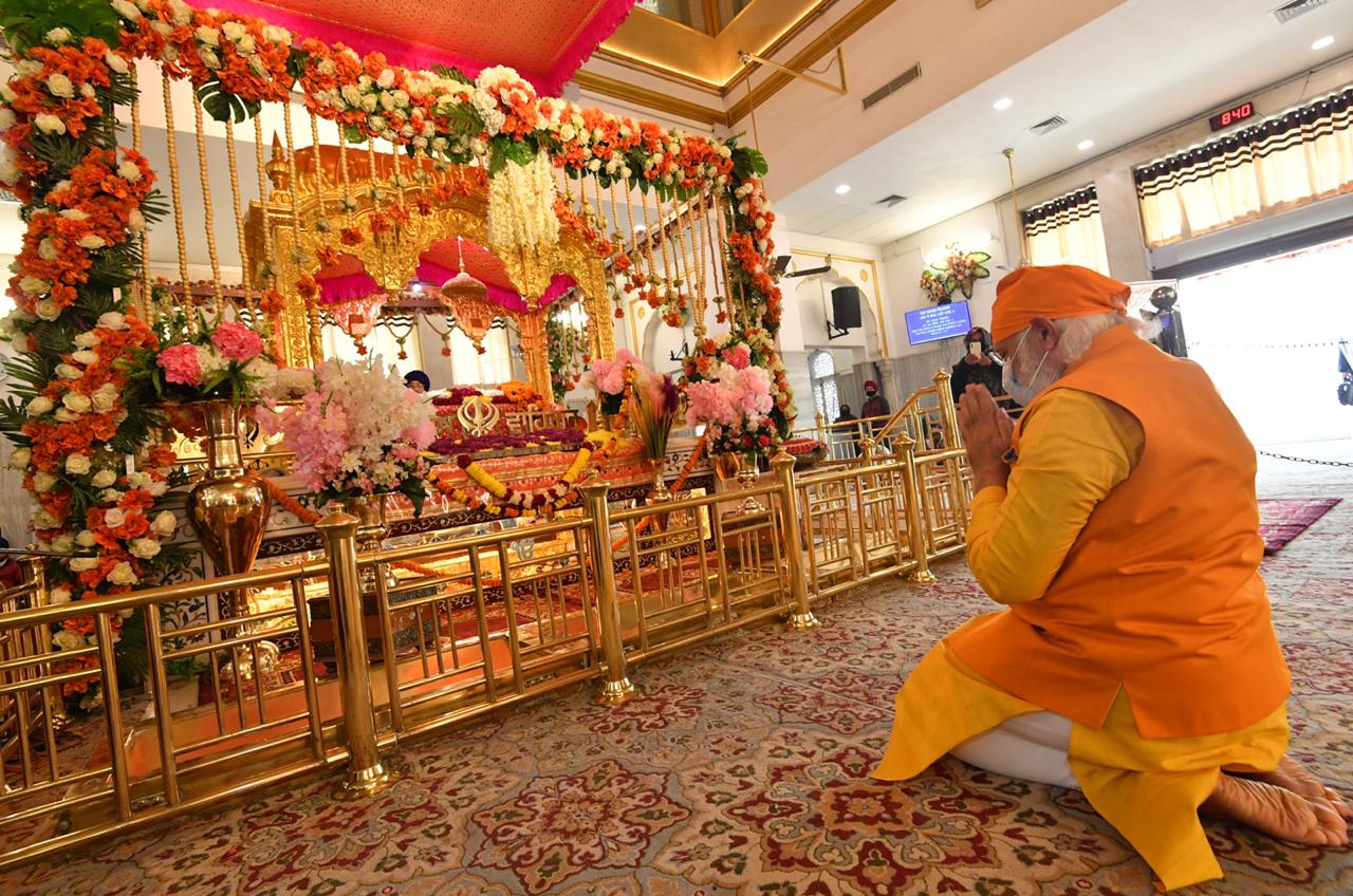 PM Modi visits Gurudwara Rakab Ganj Sahib, pays tributes to Guru Tegh Bahadur