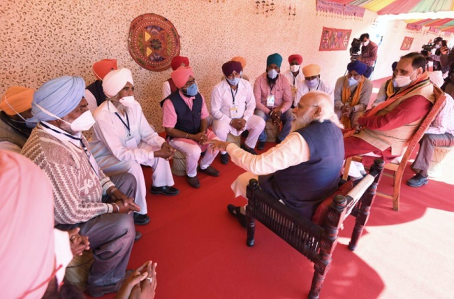 PM Modi meets farming community in Gujarat