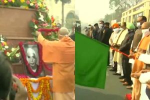 Lucknow: CM Yogi Adityanath pays floral tribute to former PM Chaudhary Charan Singh, attends ‘Kisan Diwas’ function