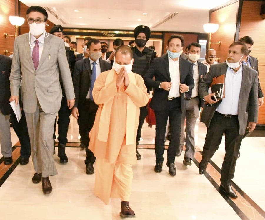 Yogi in Mumbai, meets Akshay Kumar