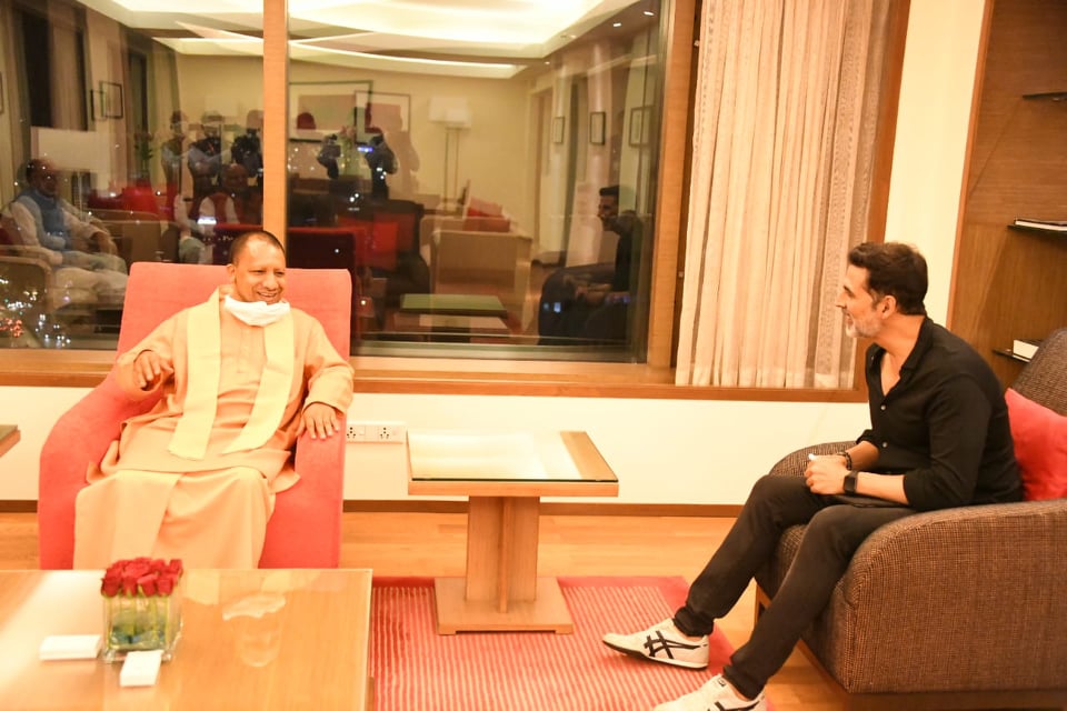 Yogi in Mumbai, meets Akshay Kumar