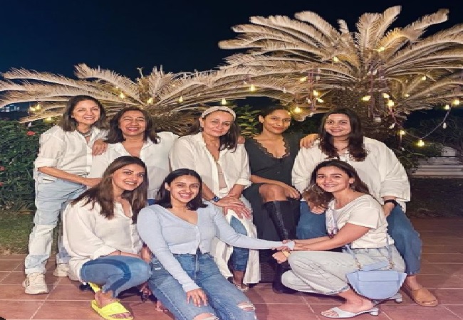 Alia Bhatt is chilling with her girlfriends; check her post here