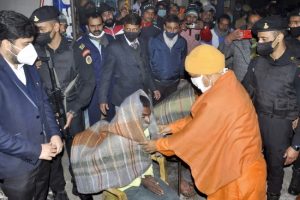 UP CM Yogi Adityanath distributes blankets to homeless people; See Pics