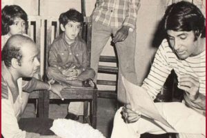 Throwback from ‘Mere paas aao…’ rehearsal: Amitabh Bachchan shares cute photo with Hrithik Roshan