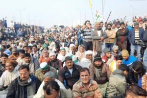 Crowd swells at Ghazipur protest site as more farmers join in, day after police deployment