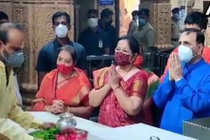 Gujarat CM Vijay Rupani along with wife offer prayers at Somnath Temple
