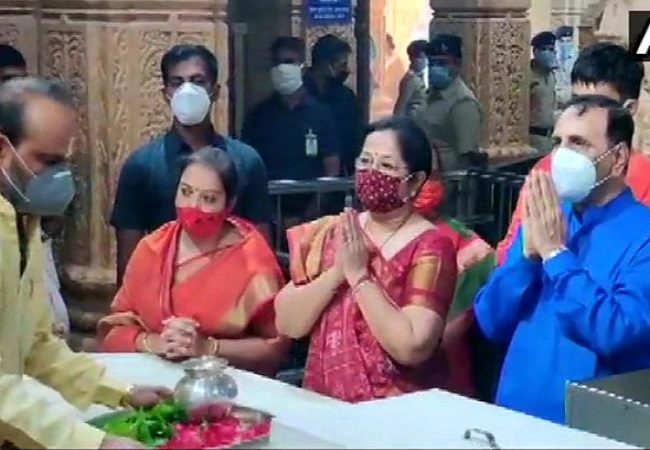Gujarat CM Vijay Rupani along with wife offer prayers at Somnath Temple