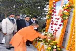 CM Yogi Adityanath pays tribute to Mahatma Gandhi (PICs)