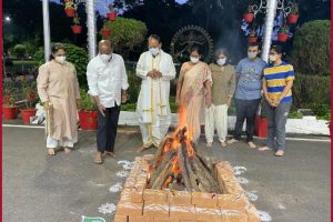 VP Naidu celebrates Bhogi with family in Goa, prays for everyone’s good health, prosperity (Video)