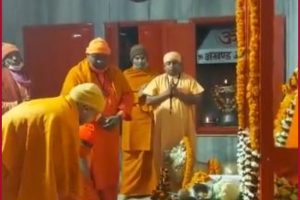 UP CM Yogi Adityanath offers prayers at Gorakhnath temple on Makar Sankranti (VIDEO)
