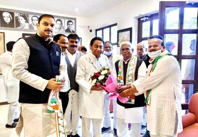 MP: Kamal Nath inducts 'Godse supporter' ex-Hindu Mahasabha leader in Congress