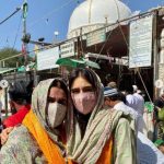 Jumma Mubarak: Sara Ali Khan shares pic with mommy Amrita Singh