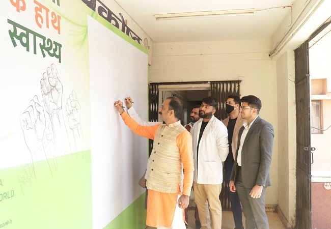 'Right To Health': Famous Ayurvedic Guru unveils signature campaign