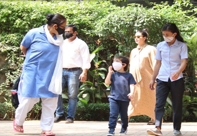 Kareena Kapoor spotted with son Taimur in Bandra, ahead of her delivery (PICs)