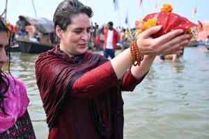 Priyanka Gandhi takes holy dip in Sangam on Mauni Amavasya, performs puja