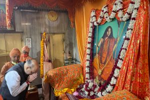 Amit Shah offers prayers at Bharat Sevashram Sangha at Rash Behari Avenue | See Pics