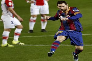 Barcelona vs Alaves: Lionel Messi scores 25-yard screamer in record-equalling appearance | Highlights