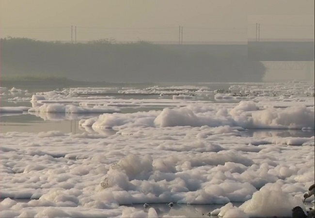 Toxic foam in Yamuna, matter of concern for residents nearby