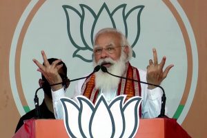 Questioning EVMs shows Mamata foresees her defeat in West Bengal Polls: PM Modi