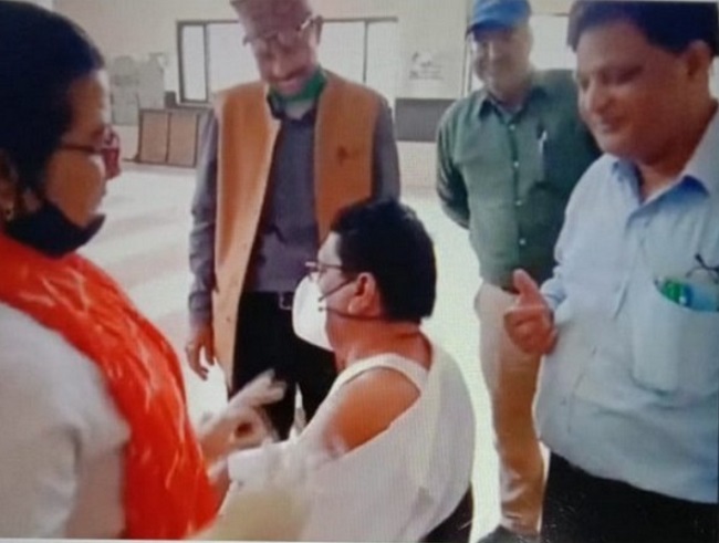 Akhilesh Yadav had opposed ‘BJP vaccines’ but his relatives take vaccine jab