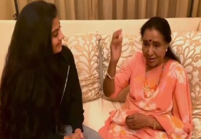 Asha Bhosle receives Maharashtra Govt’s highest honour, celebrates with granddaughter Zanai