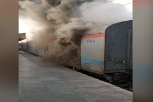 Fire breaks out in Lucknow-bound Shatabdi Express at Ghaziabad station, no casualties reported