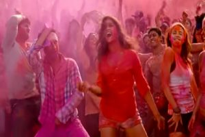 Here’s a list of iconic Holi songs that you cannot miss out on!