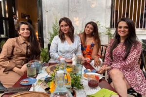 Kareena Kapoor Khan enjoys ‘good food’ with her gang-See Pics