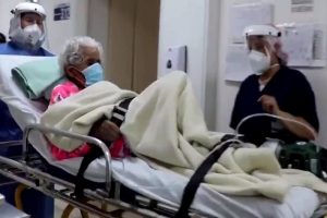 104 year woman trounces Covid-19 twice, wins all-round applause; hospital staff give standing ovation (VIDEO)