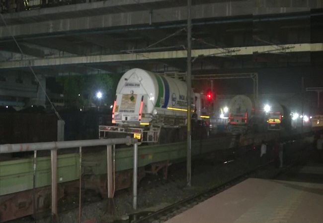 First 'Oxygen Express' reaches Maharashtra amid COVID-19 crisis
