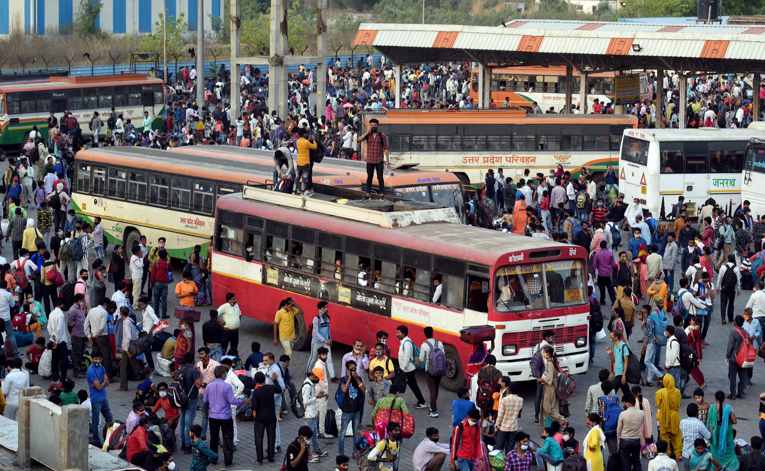 Delhi Curfew: Migrants return their homelands; See Pics