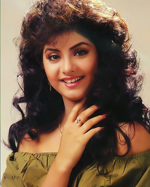Remembering Divya Bharti Stunning Pictures Of The Actress With Grace