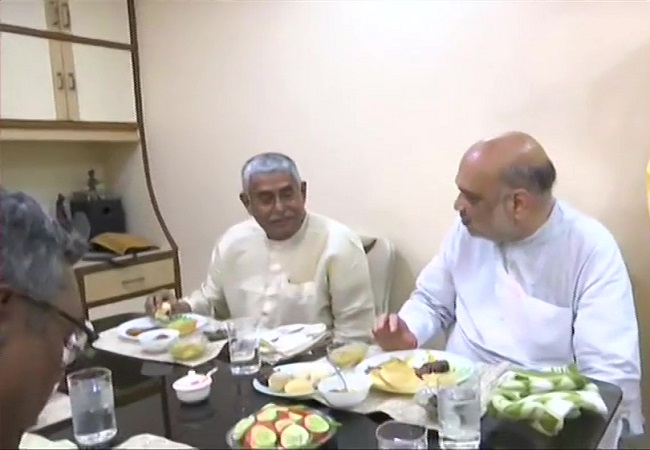 In Bengal, Home Minister Amit Shah dines with founding member of BJP
