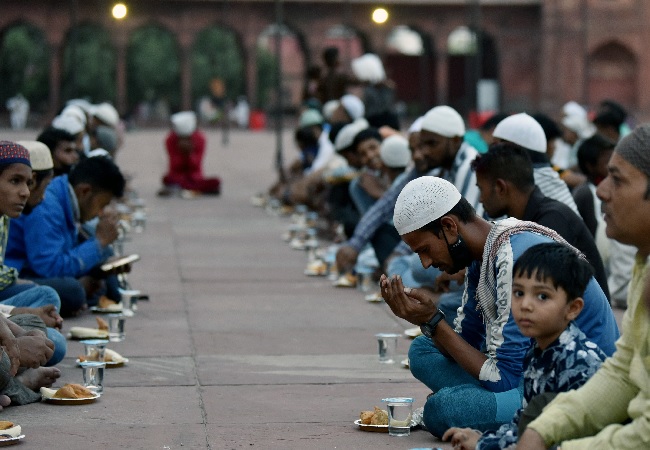 Ramadan: Imam-e-Jumma, Maulana Kalbe Jawad announces postponement of Friday prayers at Shahi Asafi Mosque