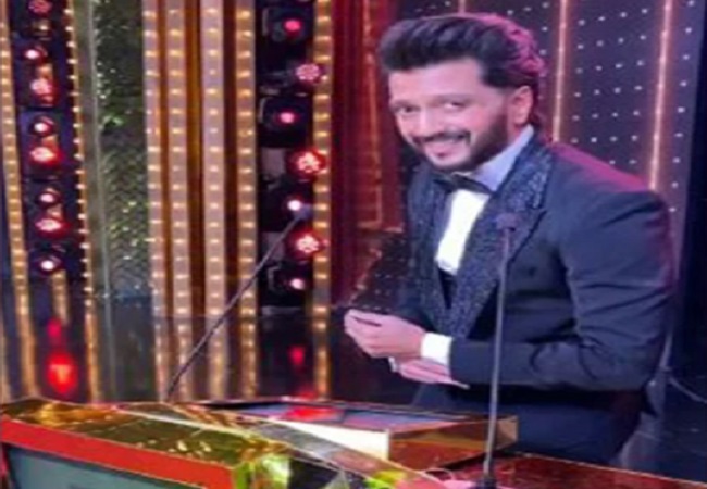 Riteish Deshmukh delivers hilarious speech for ‘not being nominated’ for Best Actor at Filmfare