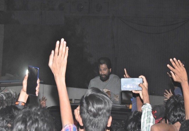 Allu Arjun celebrates birthday with fans | Inside pics