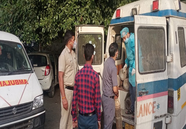 Delhi Police arranges oxygen cylinders for hospital grappling with shortage