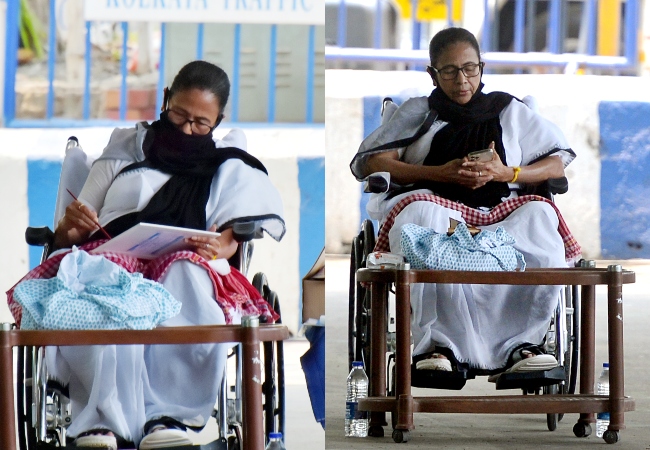 West Bengal CM Mamata Banerjee sits on Dharna; See Pics