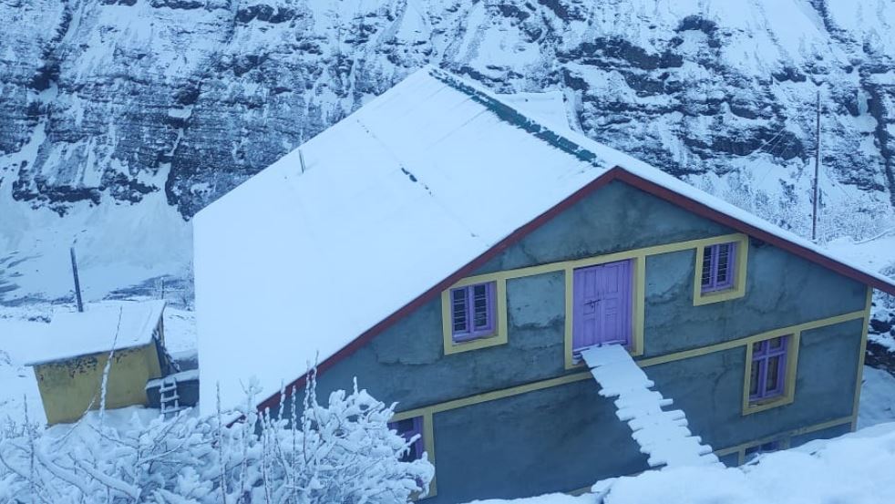 Himachal Pradesh’s Jubling village receives fresh snowfall; See Pics