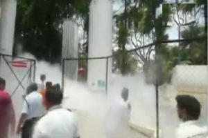 Maharashtra: Oxygen tanker leaked while tankers were being filled at Dr Zakir Hussain Hospital in Nashik (Video)