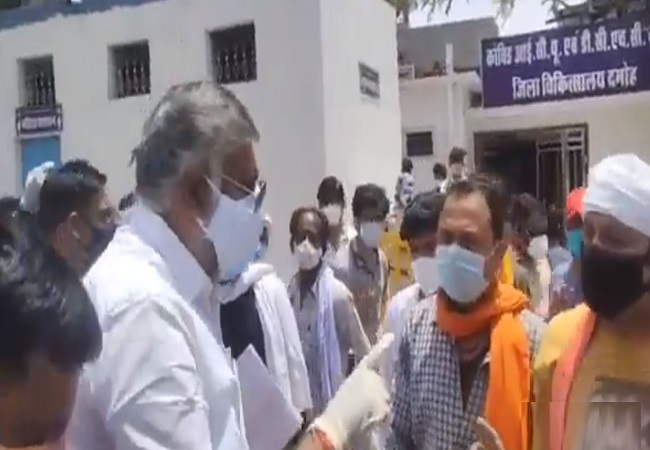Union Minister’s arrogant act on camera: Patient’s attendants plead for oxygen, he says ’will slap you’