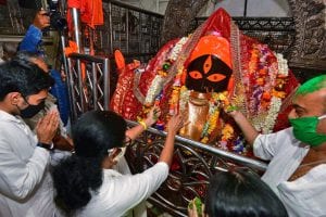 West Bengal CM Mamata Banerjee offers prayer at Kalighat temple; See Pics