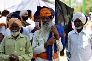 Farmers observe Black Day with ‘No Mask, No Social Distancing’ | See Pics